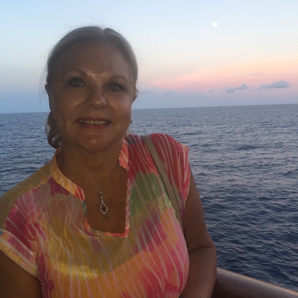 Meet your Posher, Carole - Picture 1 of 1